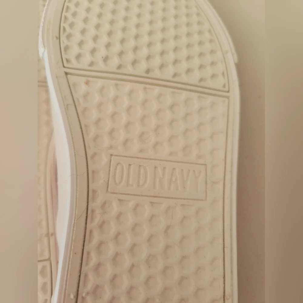 NWT Canvas Slip On Sneakers  Girls 1Y (Little Girl)  Old Navy
